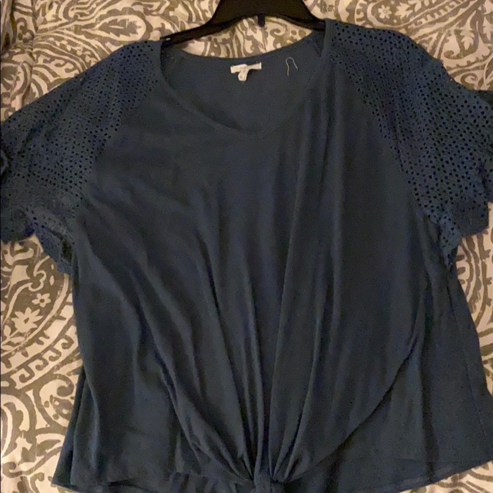 Tie front lace sleeve